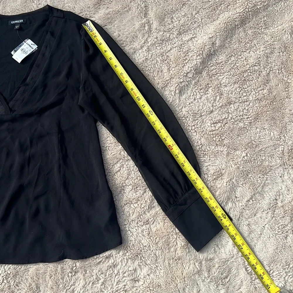 Fancy black light weight Express brand new NWT. Buttons on cuff.  Size large. - Picture 4 of 5
